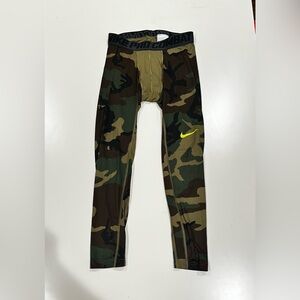 Nike Pro Combat - 3/4 Length Camouflage Leggings
